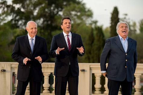 Sergio Massa (center) confers with former finance minister Roberto Lavagna and Córdoba governor José Manuel de la Sota. (Facebook)
