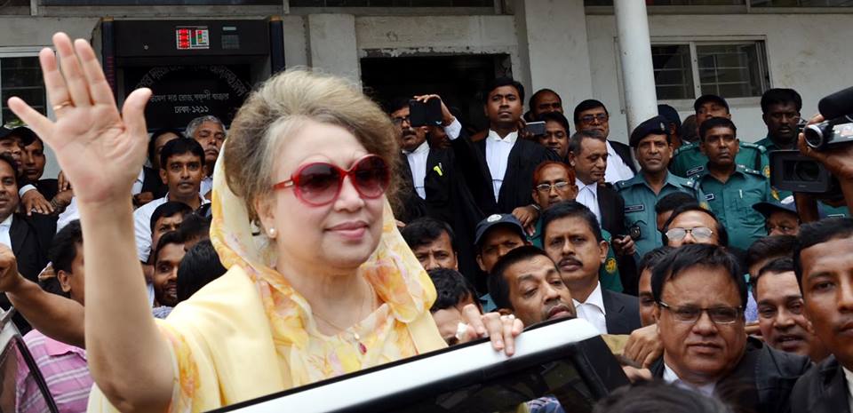 Opposition leader and former prime minister Khaleda Zia has been compared to Pakistan's late leader Benazir Bhutto.